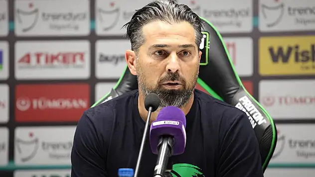 İlhan Palut: Bu taraftar 25-30 bin kişiyle bu stadı İlhan Palut diye inletmiştir
