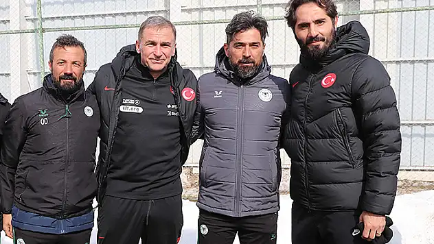 İlhan Palut'tan Milliler'e ziyaret 