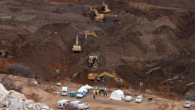 İliç'te maden ocağındaki toprak kütlesinin tahliyesine başlandı
