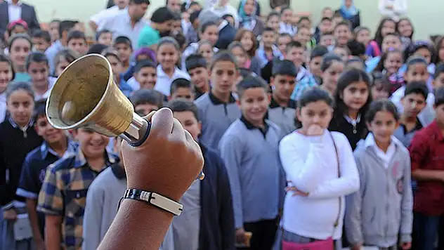 İlk ders zili pazartesi çalacak
