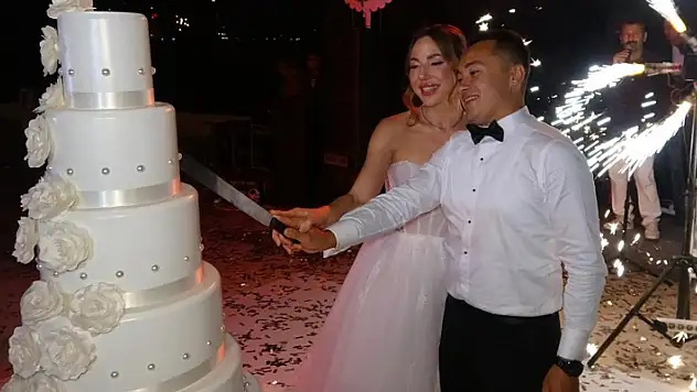 İlk görüşte aşkla başladı: Sibiryalı geline Türk usulü düğün

