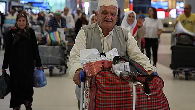 İlk hac kafilesi yurda döndü