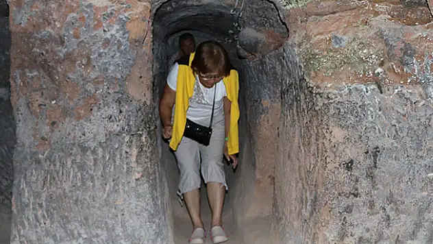 İlk Hristiyanların inşa ettiği 7 katlı yeraltı şehri yoğun ilgi görüyor