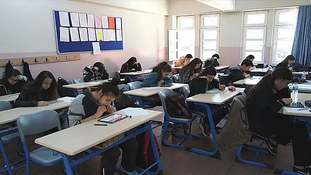 İlk kez elektronik değerlendirme sınavı yapıldı