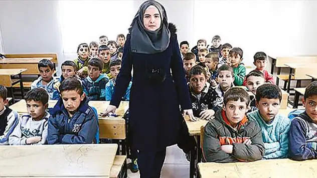 İlk kimliği Suriyeli öğretmenler alacak