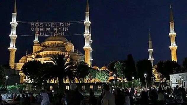 İlk oruç hangi gün? İlk teravih ne zaman?