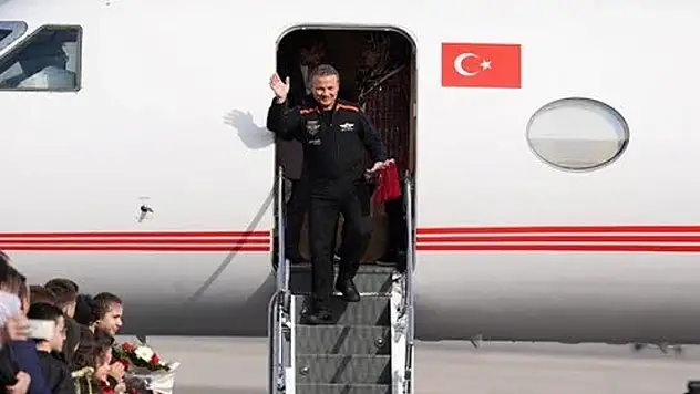 İlk Türk astronot Alper Gezeravcı Türkiye'de

