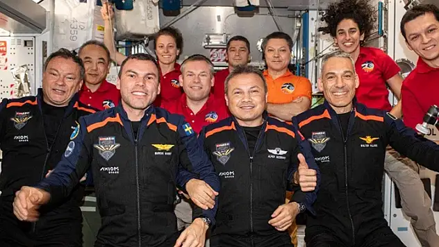 İlk Türk astronot Gezeravcı uzaydan fotoğraf paylaştı
