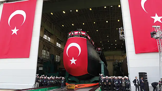 İlk yerli denizaltı Piri Reis suya indirildi işte yeni gururumuzun özellikleri