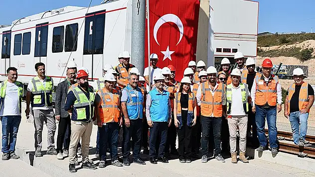 İlk yerli ve milli sürücüsüz metro aracı Gebze-Darıca hattında raylara indirildi
