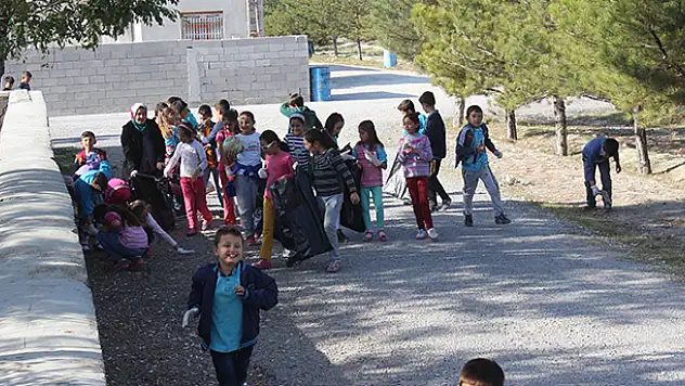 İlkokul öğrencilerine 'çevre temizliği' eğitimi