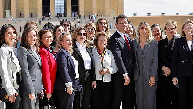 İmamoğlu, Anıtkabir'i ziyaret etti
