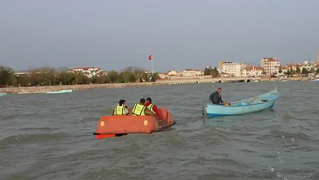 İmdatlarına balıkçı teknesi yetişti