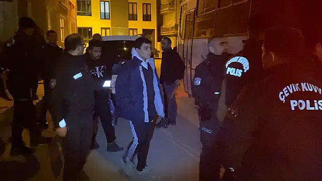 İnegöl'de Suriye uyruklu 12 kaçak yakalandı

