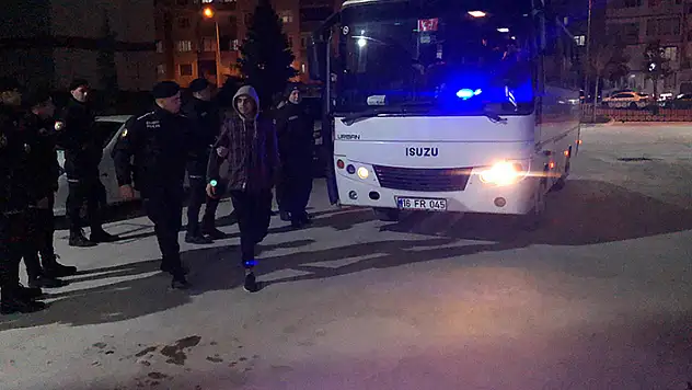 İnegöl'de Suriye uyruklu 30 kaçak yakalandı
