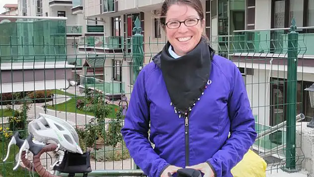 İngiliz Alice öğretmenliği bırakarak bisikletiyle dünya turuna çıktı