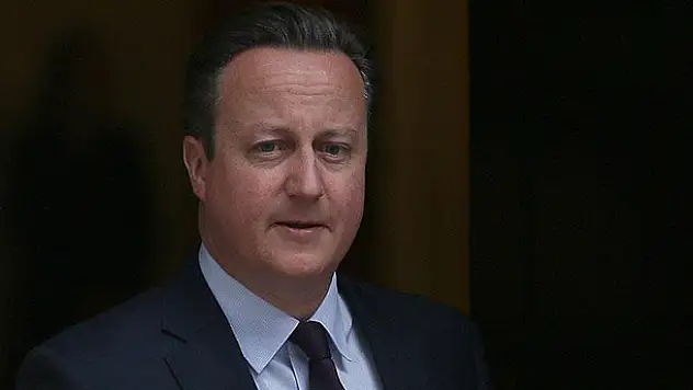 İngiltere Başbakanı Cameron görevi bırakacağını açıkladı