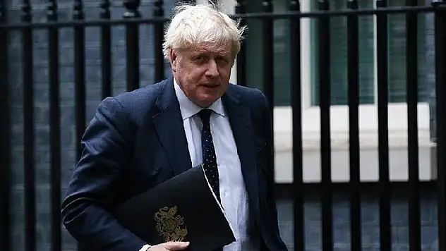 İngiltere Başbakanı Johnson'ın 4 kıdemli yardımcısı art arda istifa etti
