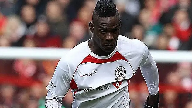 İngiltere'de ırkçılığa en çok maruz kalan Balotelli