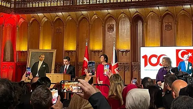 İngiltere'de, Türkiye Cumhuriyeti'nin 100. yılı kutlandı
