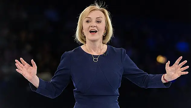İngiltere'nin yeni 'Demir Leydi'si Liz Truss, ülkenin 3. kadın başbakanı oldu
