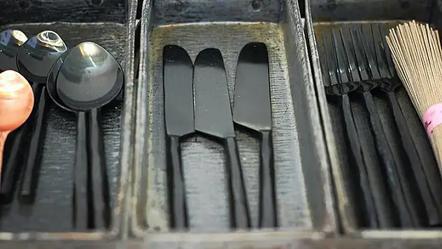 İngiltere tek kullanımlık plastik çatal, bıçak ve tabakları yasaklıyor
