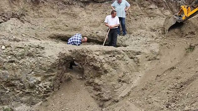 İnşaat kazısı sırasında tarihi mezar bulundu