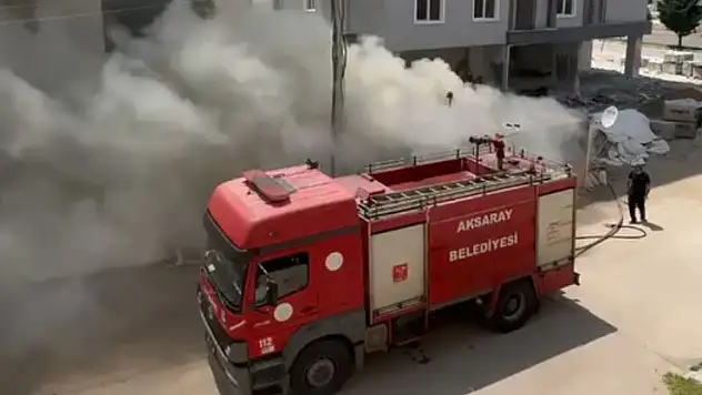 İnşaatın bekçi kulübesi alev alev yandı