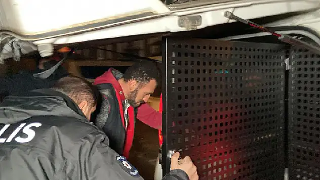 İnşaattan demir çalan şüphelinin pes dedirten savunması: Ekmek parası ağabey
