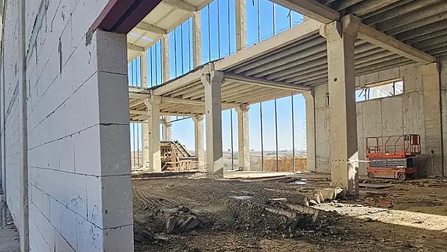 İnşatta beton dökümü sırasında çökme 1 ölü, 3 yaralı
