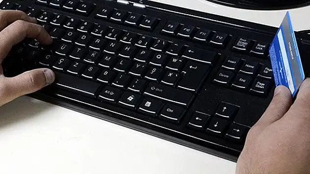 İnternetten 20 milyar liralık alışveriş yaptık