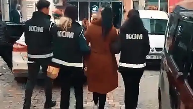 İnterpol'ün kırmızı bülten ile aradığı cinsel amaçlı insan kaçakçısı Çanakkale'de yakalandı
