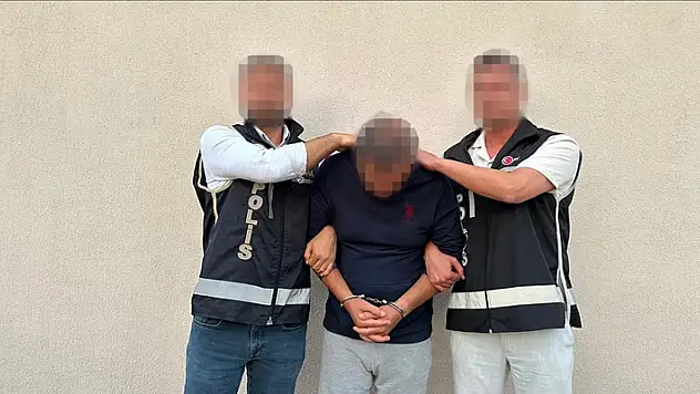 Interpol'ün kırmızı bültenle aradığı yabancı uyruklu kişi, Alanya'da yakalandı
