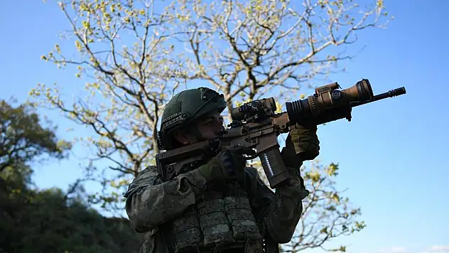Irak'ın kuzeyinde 12 terörist etkisiz hale getirildi