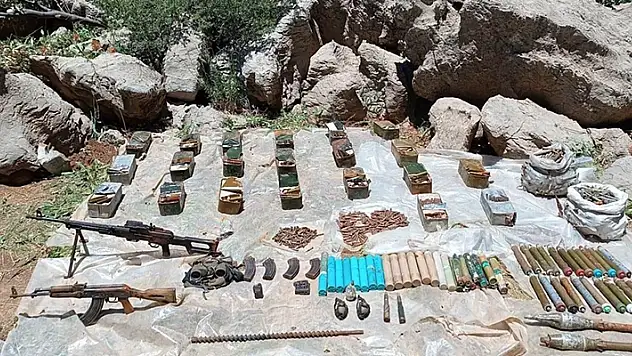 Irak'ın kuzeyinde teröristlere ait silah ve mühimmat ele geçirildi
