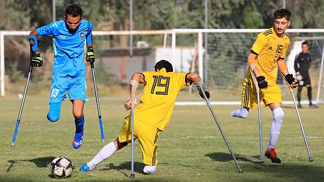 Irak'taki şiddet olaylarında uzuvlarını kaybedenler futbolla hayata tutunuyor
