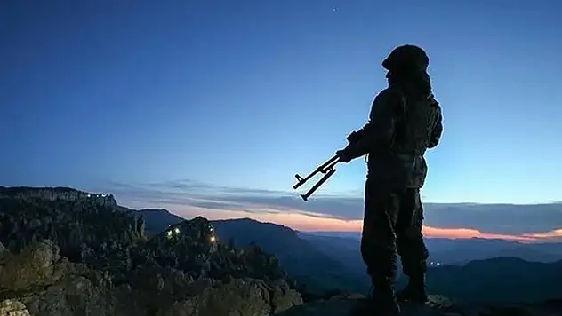 Irak'ın kuzeyindeki 12 PKK'lı terörist etkisiz hale getirildi
