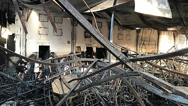 Irak'ın Musul kentinde bir düğün salonunda çıkan yangında 100 kişi öldü, 500 kişi yaralandı
