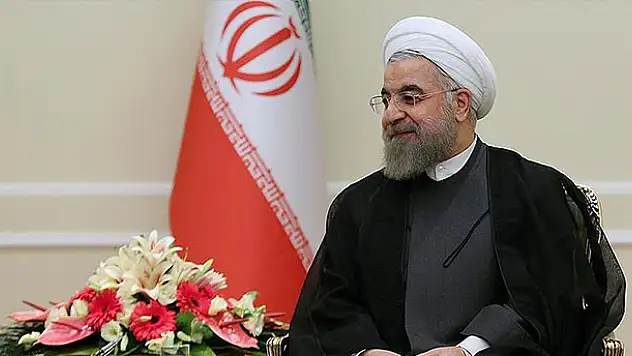 İran Cumhurbaşkanı Ruhani sandığı işaret etti