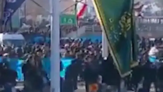 İran'da art arda patlama! En az 20 ölü!

