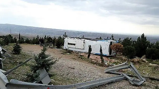 İran'da otobüs devrildi: 8 ölü