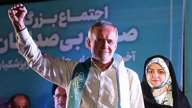 İran'da seçimi kazanan reformist Pezeşkiyan, ülkenin 9'uncu Cumhurbaşkanı oldu
