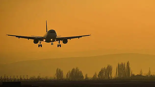 İran'dan gelen uçak koronavirüs şüphesiyle Esenboğa Havalimanı'na indi