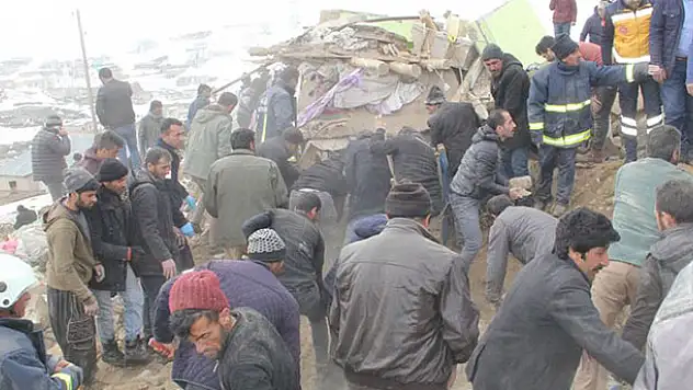 İran depremi Van'ı vurdu: 9 ölü