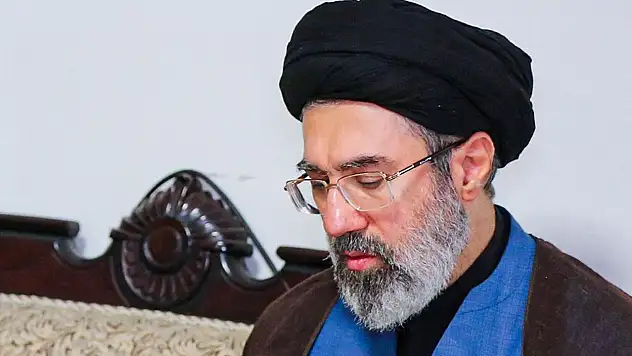 'İran lideri Hamaney, bilinci kapalı halde tedavi görüyor'