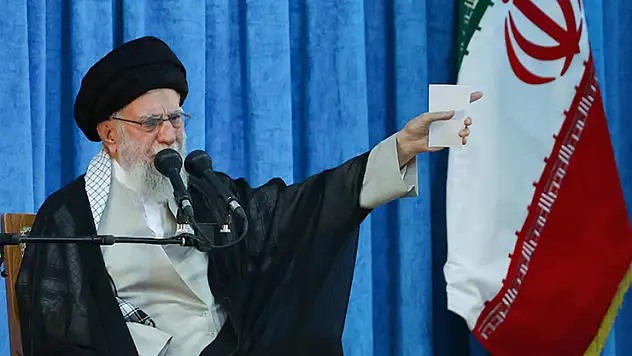 İran lideri Hamaney, İsrail'e sert karşılık vereceklerini bildirdi