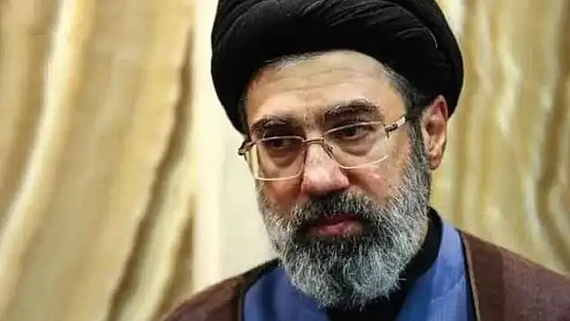 İran lideri Hamaney ülkesine birlik çağrısı yaptı