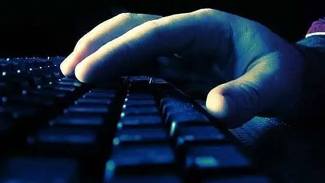 İran'a yönelik saldırıların ardından dezenformasyon yapan 41 sosyal medya hesabına erişim engeli
