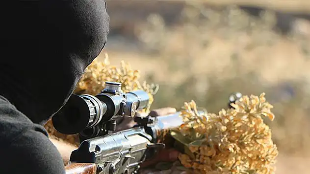 İranlı iki komutan Suriye'de hayatını kaybetti