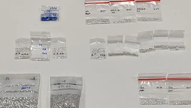 İranlı kadın yolcunun iç çamaşırı ve ayakkabısına gizlenmiş pırlanta ele geçirildi
